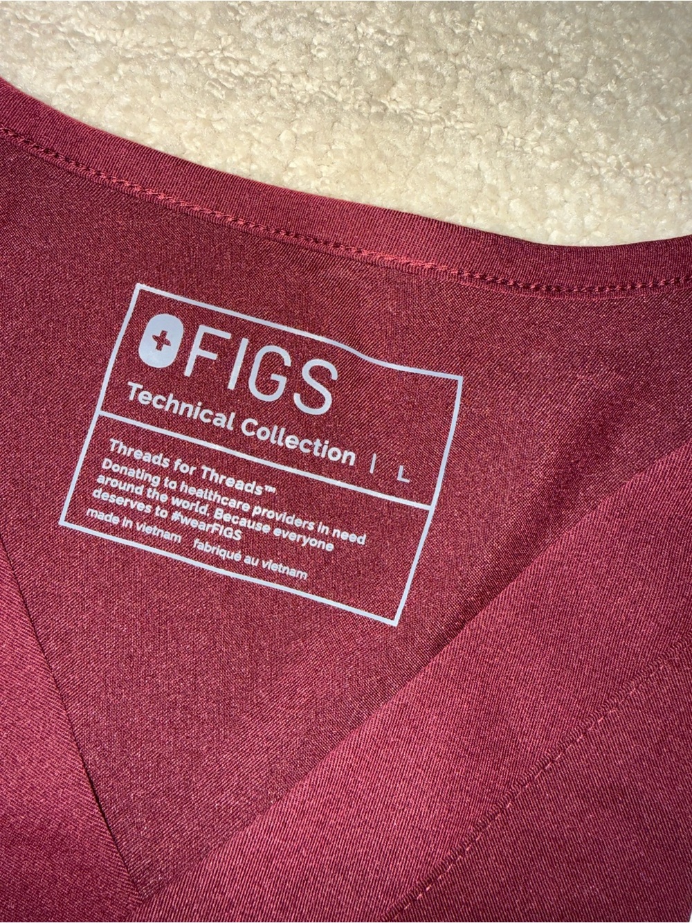 FIGS Men's Leon Slim Scrub Top, NWT in Burgundy . Size Large. - Picture 3 of 4